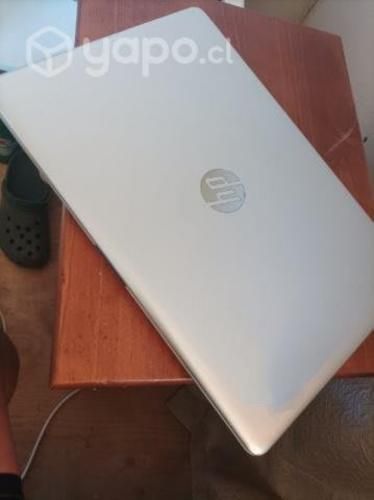Notebook HP 8GB pantalla grande