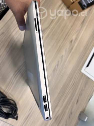 Laptop 15&quot; HP intel core i5 8GB DDR tarjeta grafic