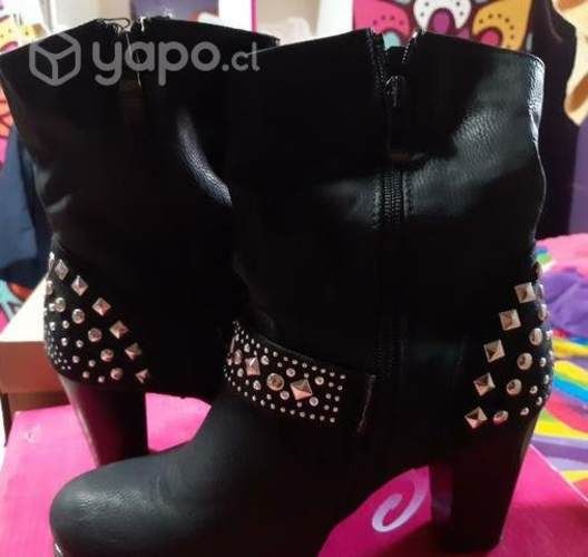 Zapatos de mujer y de colegio