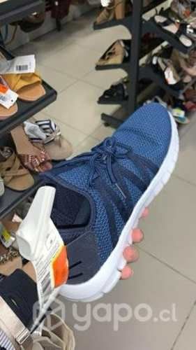 Zapatillas 38/39 color azul. Como nuevas.