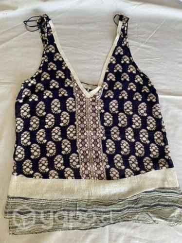 Polera azul sin mangas estampadas . Zara .Talla m