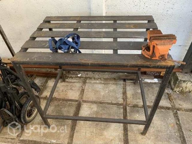 mesa de trabajo en fierro y madera