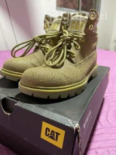 Botines cat nuevos talla 37