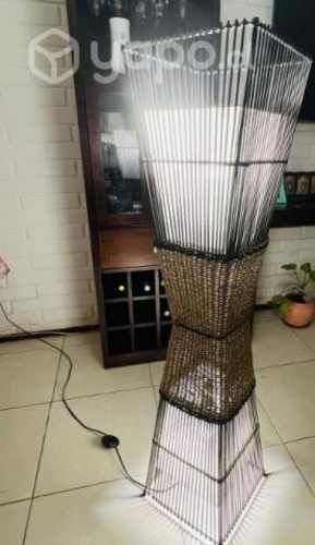 Lámpara de pie + adorno de mesa