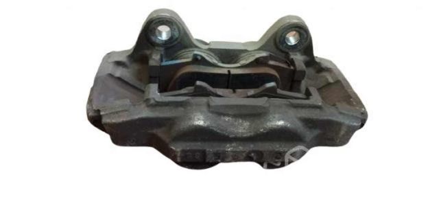 Caliper derecho Toyota Hilux Revo 