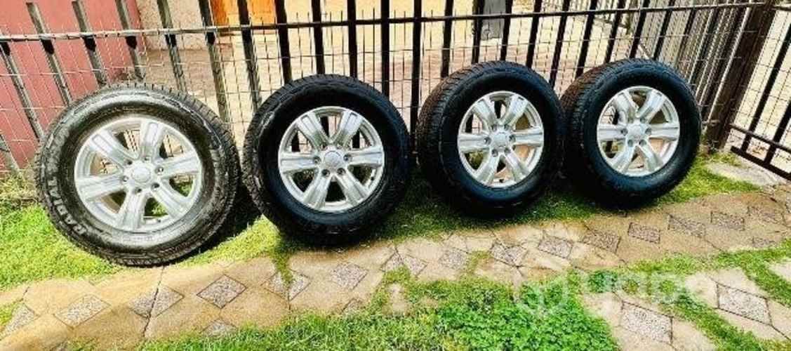 Neumaticos originales Ford Ranger r 17 con llanta