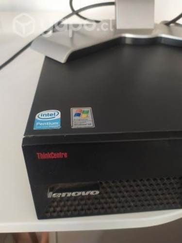 Computadora de escritorio y monitor