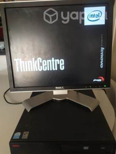 Computadora de escritorio y monitor