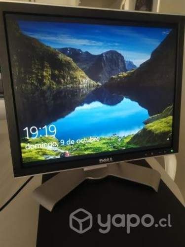 Computadora de escritorio y monitor