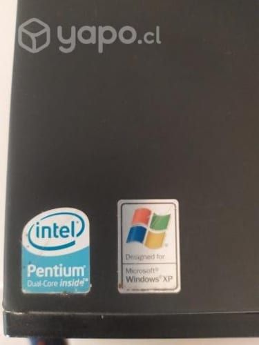 Computadora de escritorio y monitor