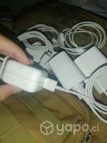 cargadores tipo C y de IPHONE
