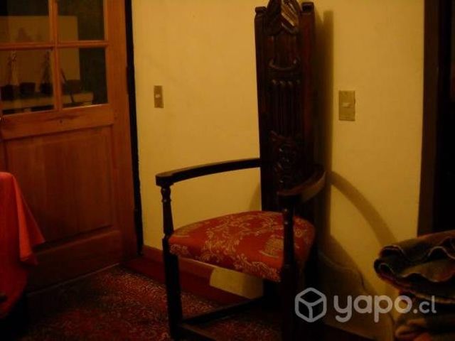 Par de Sitiales góticos tallados a mano