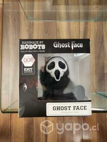 Figura ghost face hanmade by robots