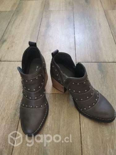 Botines y zapatos en perfecto estado