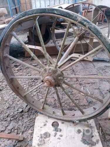 Ruedas con eje antiguas