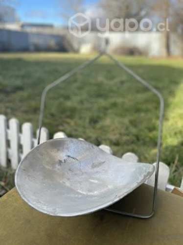 Plato de balanza colgante antigua