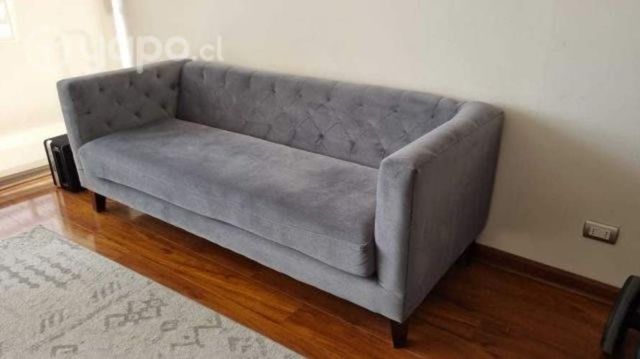 Sofá de felpa usado
