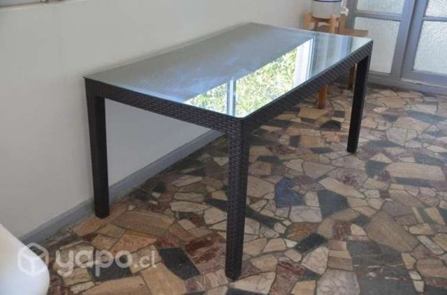Mesa de ratan con cubierta de vidrio 145 x 85 x 75