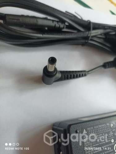 Cargador de 19v 2.1a