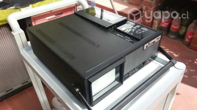 Antiguo vhs con televisor incorporado