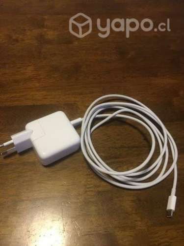 Computador macbook air prácticamente nuevo