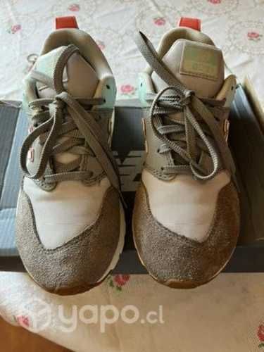 Zapatilla niña número 35/5 excuestado