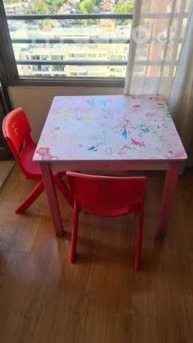Mesa de niñ@ + 2 sillas