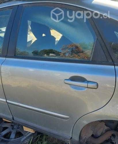 Puerta trasera izquierda volvo s40