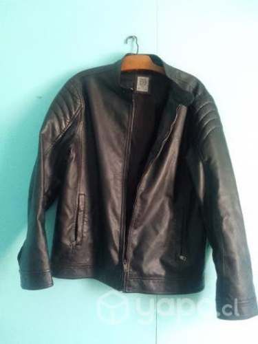 Chaqueta tipo cuero
