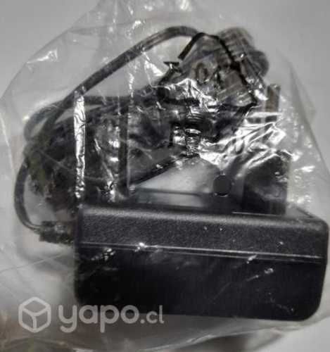 Cargador 12V marca HK 220Vac 0,8A a 12Vdc 1,5A