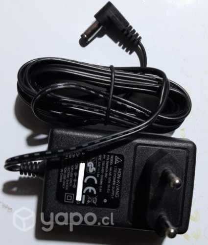 Cargador 12V marca HK 220Vac 0,8A a 12Vdc 1,5A