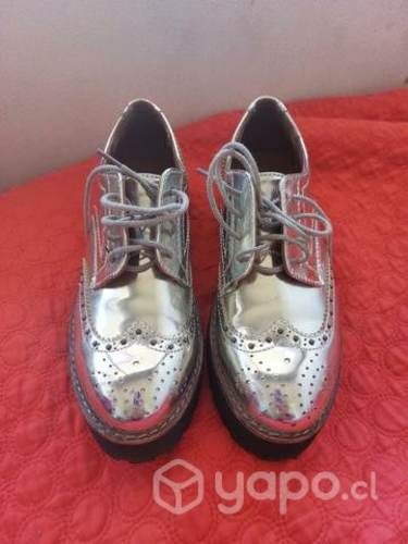 Zapatos brillantes tipo espejo