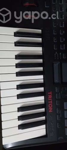 Midi controller Korg Triton Taktile 25