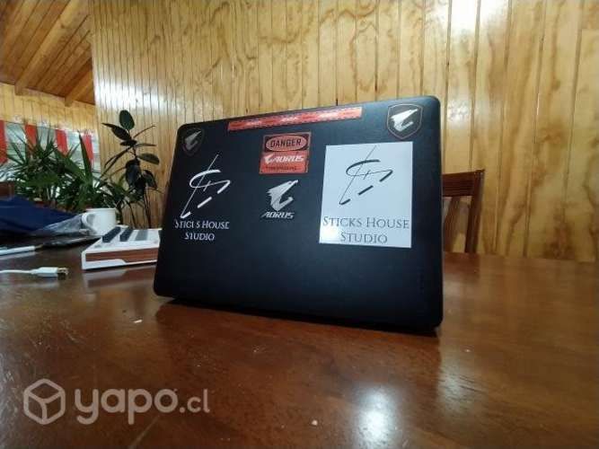 Macbook pro chip m1 + accesorios