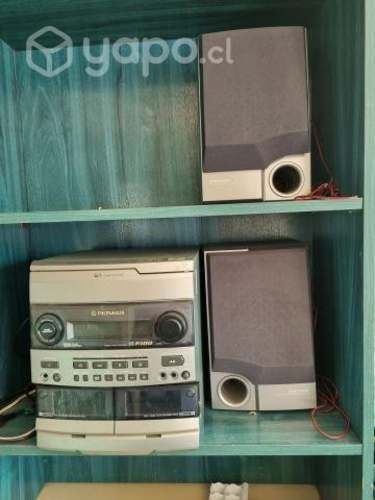 Equipo música Pionner con sus parlantes