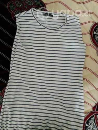 Vestido blanco con líneas + chaleca azul