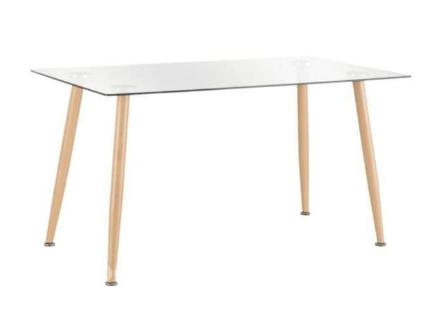 Hermosa mesa con cubierta de vidrio