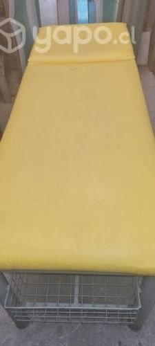 Camilla y mueble adicional