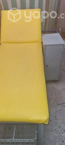 Camilla y mueble adicional