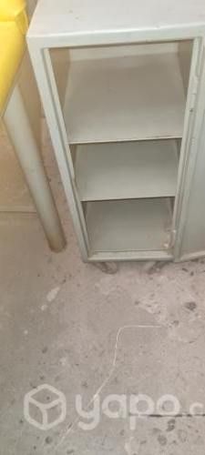 Camilla y mueble adicional