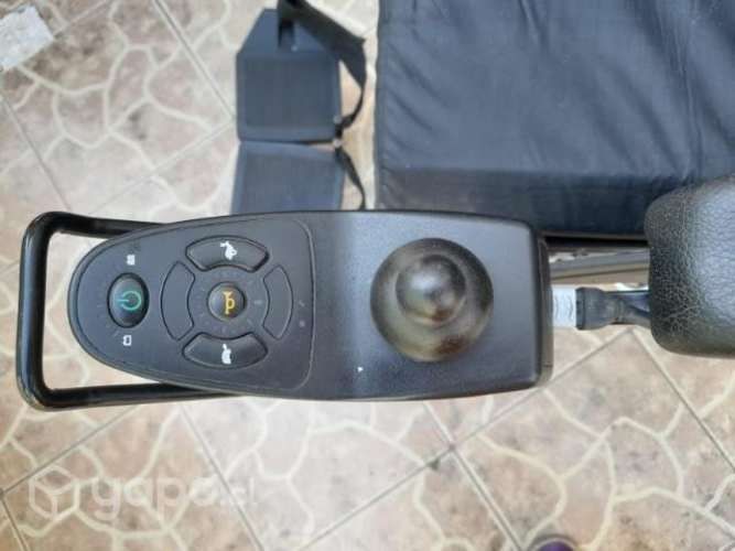 Silla de ruedas eléctrica con batería