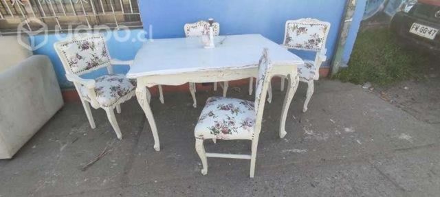 Comedor pequeño normando restaurado