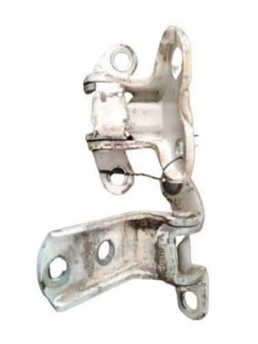 Bisagra puerta trase. rh toyota hilux rh año 05/15