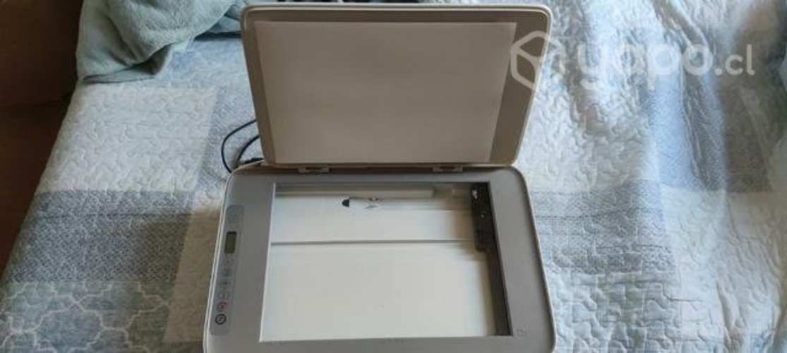 Impresora/scanner + mueble blanco pequeño