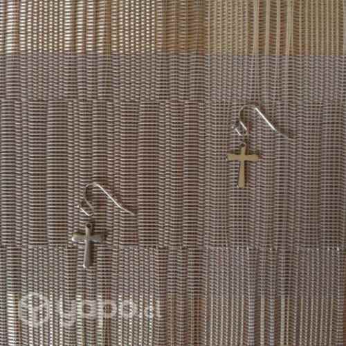 Hermosos aritos. Aros/Pendiente con dije de cruz