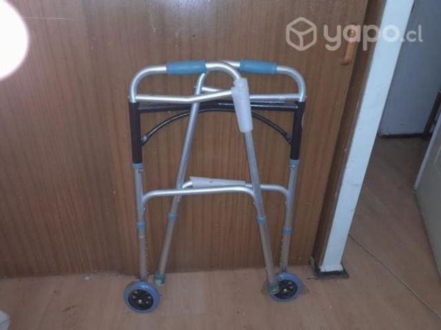 Andandor de 4 patas con ruedas 3 edad