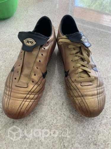 Zapatos de futbol NIKE nro. 44