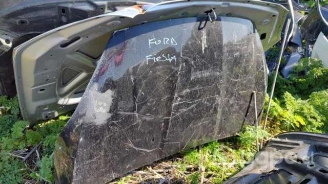 Capot Ford fiesta