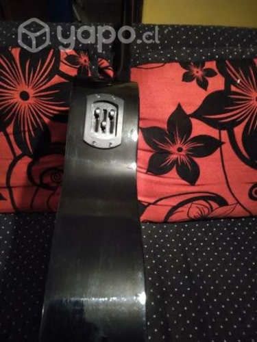 Guitarra epic , detalle le faltán cuerdas