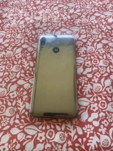 Celular Motorola e(6) plus